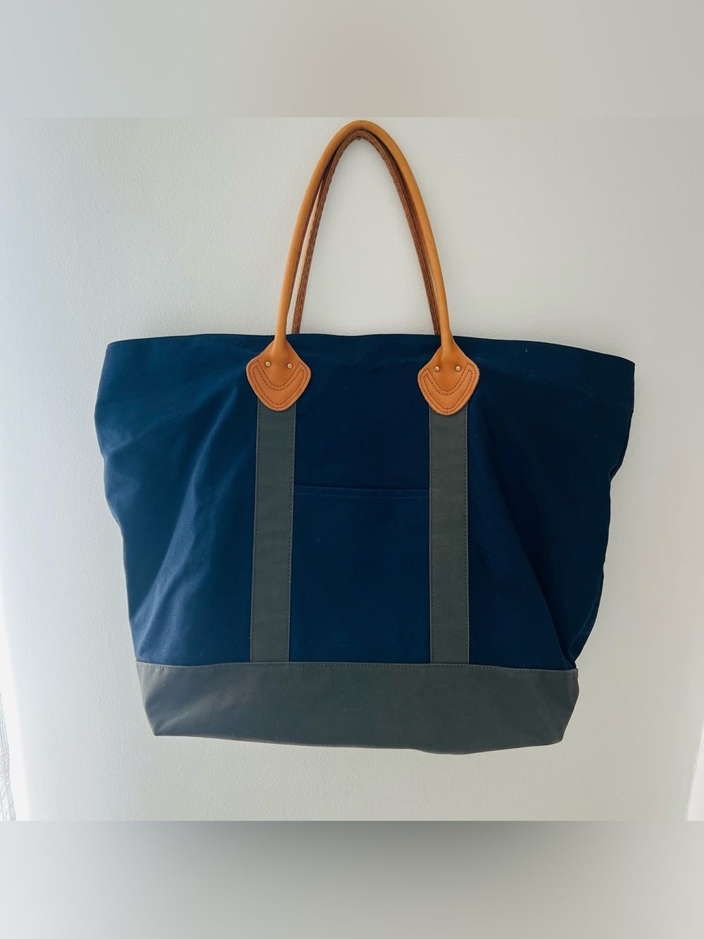 LL Bean Boat And Tote Canvas Bag Canvas Navy Blue Gray Leather Handles 24x18 - Picture 1 of 12